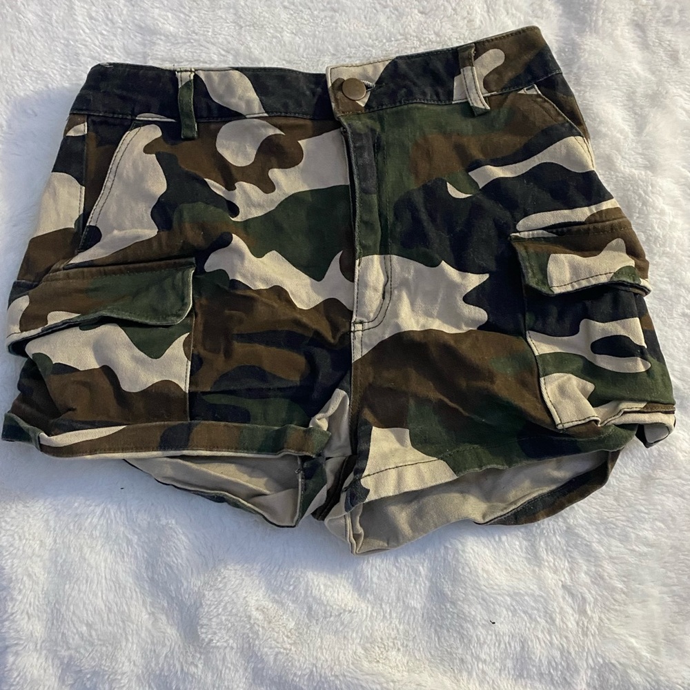Camo high waisted shorts